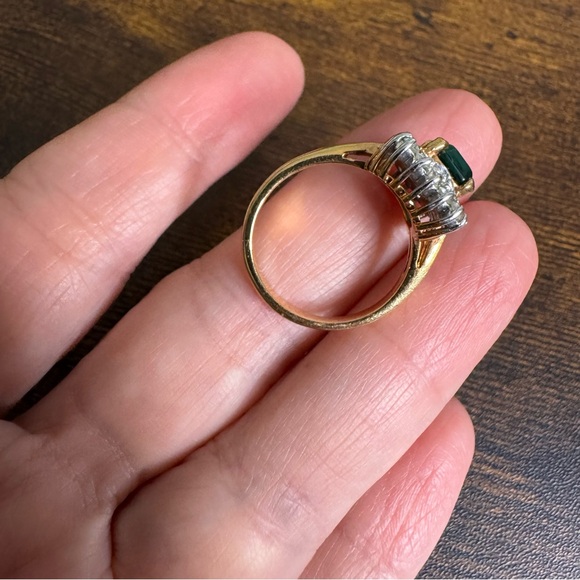 Vintage Emerald Green and Gold Halo Ring - Picture 7 of 14
